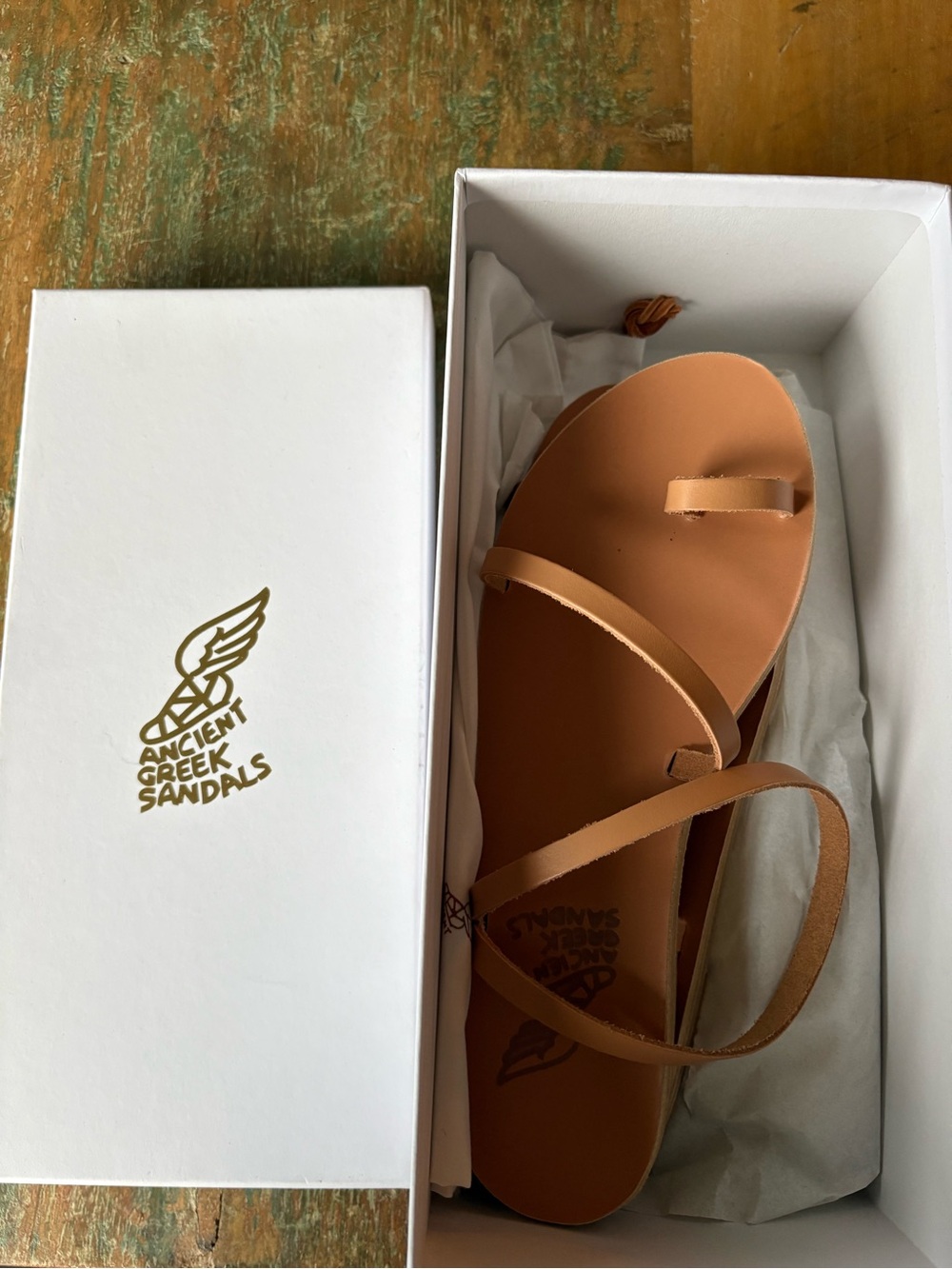 NWT- hand made in Greece réel leather Ancient Greek Sandals